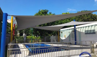Mái che cánh buồm che nắng HDPE cho hồ bơi tại Trường Quốc Tế BIS Hà Nội
